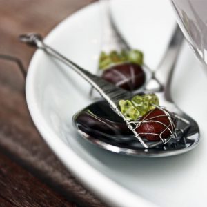 cafe-de-paris-deluxe-eiffelturm-ohranhaenger-mit-kaffeebohne-und-edelsteinen